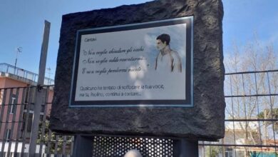 Photo of San Sebastiano al Vesuvio: Vandalizzata la stele per Paolino Avella, giovane vittima della criminalità