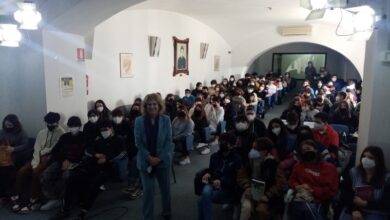 Photo of Incontro con l’autrice e giornalista Titti Marrone per gli alunni dell’I.C. “Mons. P. Guerriero” di Avella