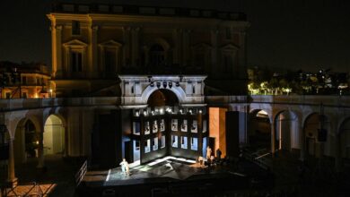 Photo of Teatro Sannazaro: Dal 17 Febbraio COSÌ È (SE VI PARE) di Luigi Pirandello con Eros Pagni, Anita Bartolucci, Giacinto Palmarini, Domenico Bravo, Roberto Burgio, Valeria Contadino, Giovanna Mangiù, Plinio Milazzo, Lara Sansone, Paolo Serra, Irene Tetto