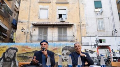 Photo of Maurizio De Giovanni ai Quartieri Spagnoli con Agoghè