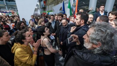 Photo of La Roccella contestata al Salone di Torino, lezioni di democrazia