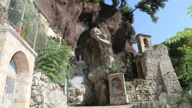 Photo of Avella: La Grotta di San Michele è stata riaperta e la statua dell’Arcangelo è ritornata nella chiesa rupestre