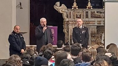 Photo of L’I.C.S. “Mons. P. Guerriero di Avella ha incontrato la Questura di Avellino per il Progetto PretenDiamo Legalità