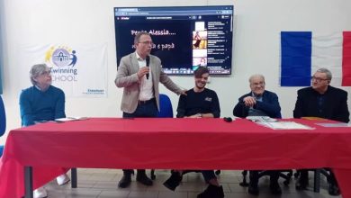 Photo of Baiano-Sperone: Dall‘Auditorium dell’Istituto Comprensivo Giovanni XXIII-Giuseppe Parini in viaggio verso il 2026 con l’amorevole compagnia delle affascinanti illustrazioni parlanti nell’arioso stile-naif di Alessia
