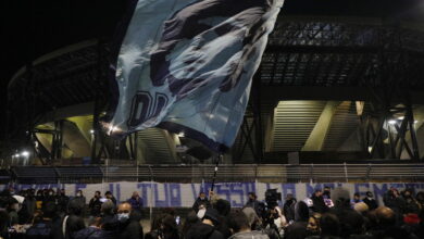 Photo of MARADONA: IN CENTINAIA ALLA CAMERA ARDENTE