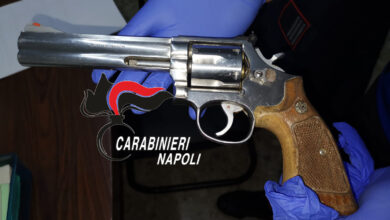 Photo of GRUMO NEVANO: pistola in un garage condominiale. sequestro dei Carabinieri