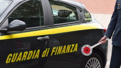 Photo of Nola, un finanziere salva la vita al parroco del Duomo, soccorrendolo dopo un malore