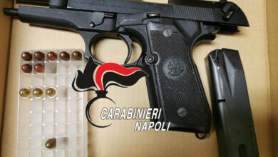 Photo of NAPOLI: una pistola nascosta in un furgone abbandonato in strada. Sequestro dei Carabinieri