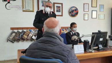Photo of I Carabinieri aiutano gli anziani per la prenotazione del vaccino Anti-Covid
