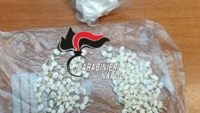 Photo of Qualiano: Perquisizioni anti-droga. Carabinieri trovano in un appartamento un sasso di cocaina e 177 dosi