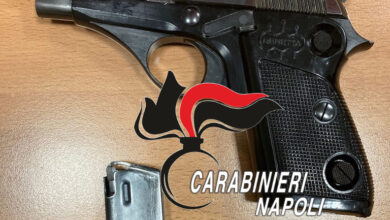 Photo of Napoli: Strade a setaccio e controlli a tappeto Carabinieri denunciano parcheggiatori abusivi e sanzionano 23 persone per la normativa anti-covid. Rinvenuta una pistola in Via Diaz