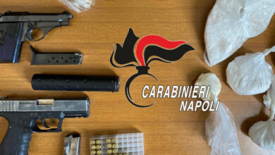 Photo of NAPOLI, SCAMPIA: Arsenale nelle cassette anti-incendio. Sequestro dei Carabinieri