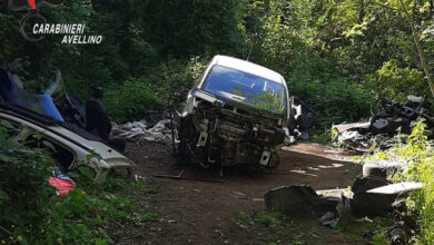 Photo of SAN MARTINO VALLE CAUDINA\ 18ENNE SORPRESO NEL BOSCO MENTRE SMONTA UNA PANDA RUBATA: SCOPERTA UN’OFFICINA CLANDESTINA