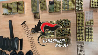 Photo of Napoli\ Duro colpo alla criminalità organizzata. Scoperto un pericoloso arsenale di armi e sequestrati 13 chili di droga. 2 gli arrestati