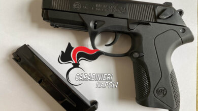 Photo of Napoli / Quartieri Spagnoli: 4 persone denunciate, sequestrata 1 arma e 50 grammi di cocaina