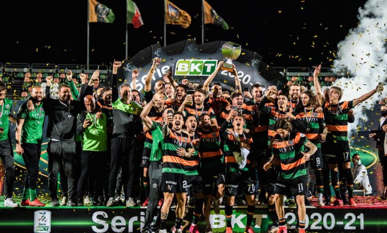 Photo of Tuffi in laguna: il Venezia torna in Serie A