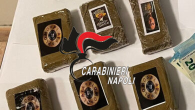Photo of NAPOLI\ 1 chilo di hashish in casa, sui panetti anche Speedy Gonzalez. 31enne arrestato