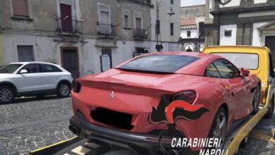 Photo of Arzano: andò in giro con la Ferrari per la comunione del figlio. Sanzionata la titolare del ristorante e fermata l’auto