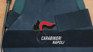 Photo of Napoli: In giro di notte con giubbotto antiproiettile e manganello. Arrestato un 21enne e ne denunciati altri 3