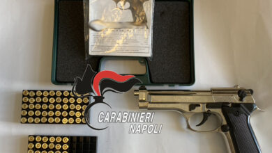 Photo of Napoli: Paura per l’esplosione di colpi di pistola, denunciato 60enne con problemi psichici