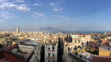 Photo of Napoli, Quartieri Spagnoli: Turisti emiliani rapinati di un Rolex. Nella fuga uno dei malviventi perde lo smartphone.