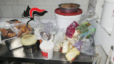 Photo of MARIGLIANO: Pane ammuffito custodito vicino i pozzetti delle fogne. Oltre 200 chili di prodotti sequestrati