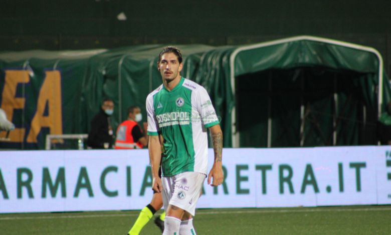 Photo of Catania-Avellino 2-2, Silvestri l’acciuffa in extremis: rosso ingenuo di Kanouté