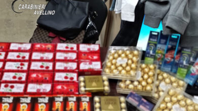 Photo of AVELLINO – FERMATI PER UN NORMALE CONTROLLO, VENGONO SORPRESI IN POSSESSO DI REFURTIVA: DENUNCIATI