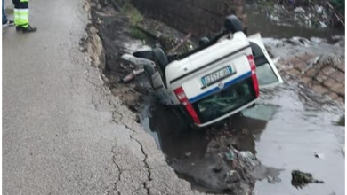 Photo of Saviano: auto dei Vigili Urbani frana nel Regio Lagno, a seguito della frana della strada