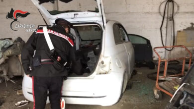 Photo of GIUGLIANO IN CAMPANIA: 25 auto cannibalizzate e 7 targhe provento di furto. Carabinieri arrestano 2 persone