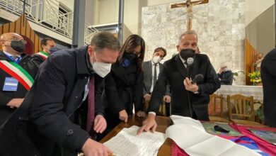 Photo of SOTTOSCRITTO IL CONTRATTO ISTITUZIONALE DI SVILUPPO “DA TERRA DEI FUOCHI A GIARDINI D’EUROPA”
